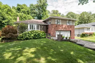 131 Stratford N, Roslyn Heights, NY 11577 - Photo 2