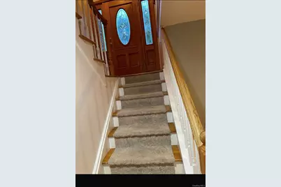 18 Greenwich Road, Smithtown, NY 11787 - Photo 16