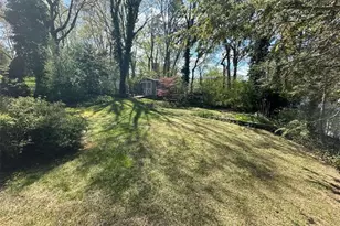 18 Greenwich Rd, Smithtown, NY 11787 - Photo 12
