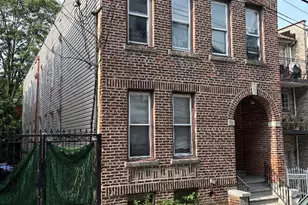 632 E 223rd St, Bronx, NY 10466 - Photo 1