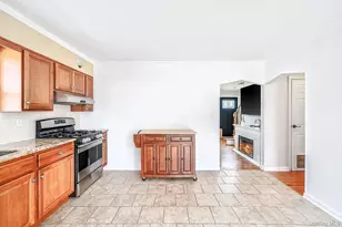 13 Maple Dr, Lindenhurst, NY 11757 - Photo 12