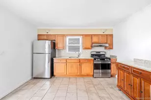 13 Maple Dr, Lindenhurst, NY 11757 - Photo 10