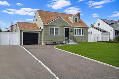 13 Maple Drive, Lindenhurst, NY 11757 - Photo 2