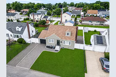 13 Maple Drive, Lindenhurst, NY 11757 - Photo 4