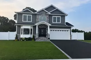 2351 Amherst St, East Meadow, NY 11554 - Photo 2