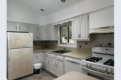 46 Haverford, Hicksville, NY 11801 - Photo 4