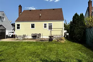 2312 Maple St, Seaford, NY 11783 - Photo 20