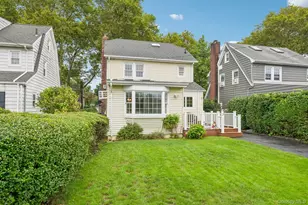 32 Cambridge Ave, Garden City, NY 11530 - Photo 24