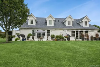 3 Summerfield Lane S, Aquebogue, NY 11901 - Photo 2