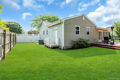 360 Bayport Avenue, Bayport, NY 11705 - Photo 36