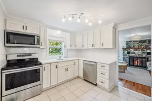 69 Hill Dr, Riverhead, NY 11901 - Photo 16