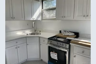 285 Central Avenue #E5, Lawrence, NY 11559 - Photo 2