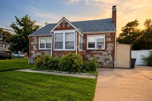 4 Brown St, West Babylon, NY 11704 - Photo 2