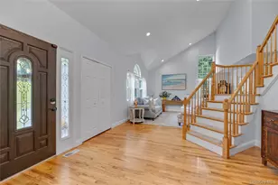 43 Barrow Ct, Huntington, NY 11743 - Photo 2