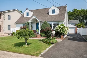 944 Cathedral Ave, Franklin Square, NY 11010 - Photo 2