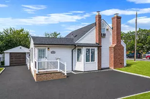 2384 Cambridge St, East Meadow, NY 11554 - Photo 2