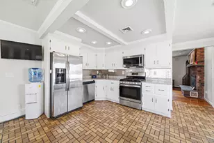 2384 Cambridge St, East Meadow, NY 11554 - Photo 10
