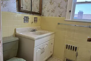 4634 Iris Ln, Great Neck, NY 11020 - Photo 12