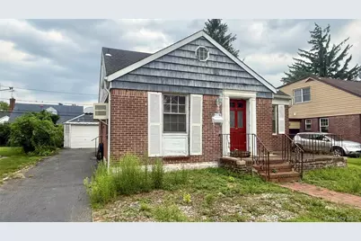 34 Fairfield Lane, New Hyde Park, NY 11040 - Photo 4