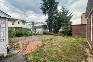 34 Fairfield Ln, New Hyde Park, NY 11040 - Photo 6