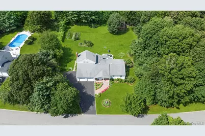 29 Niewood Drive, Ridge, NY 11961 - Photo 4