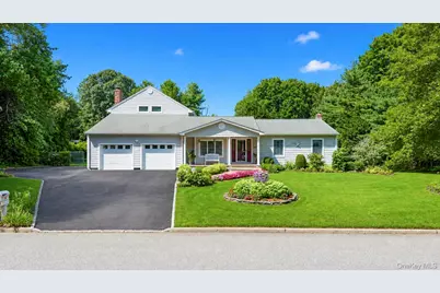 29 Niewood Drive, Ridge, NY 11961 - Photo 2