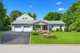 29 Niewood Dr, Ridge, NY 11961 - Photo 2