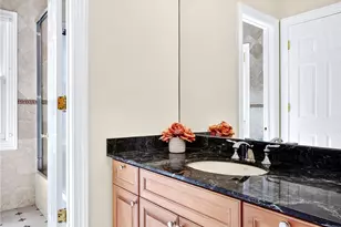 63 Charney Ct, Manhasset, NY 11030 - Photo 20