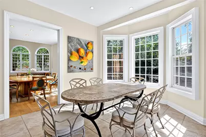 63 Charney Court, Manhasset, NY 11030 - Photo 6