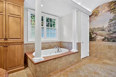 63 Charney Court, Manhasset, NY 11030 - Photo 14