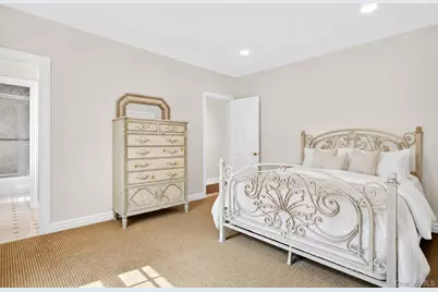 63 Charney Court, Manhasset, NY 11030 - Photo 16