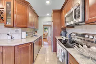 100 Baker Ct, Island Park, NY 11558 - Photo 10