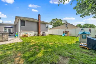 257 N Alleghany Ave, Lindenhurst, NY 11757 - Photo 24