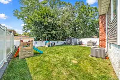 257 N Alleghany Avenue, Lindenhurst, NY 11757 - Photo 26