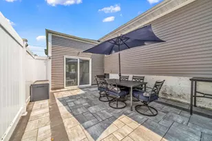 257 N Alleghany Ave, Lindenhurst, NY 11757 - Photo 22