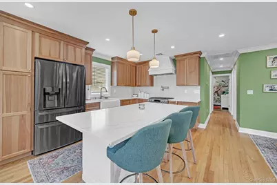 257 N Alleghany Avenue, Lindenhurst, NY 11757 - Photo 4