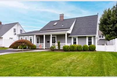 17 Trapper Lane, Levittown, NY 11756 - Photo 8
