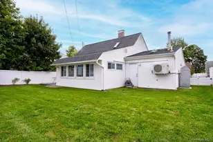 17 Trapper Ln, Levittown, NY 11756 - Photo 4