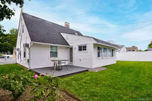 17 Trapper Ln, Levittown, NY 11756 - Photo 6