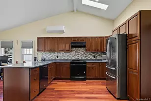17 Trapper Ln, Levittown, NY 11756 - Photo 22
