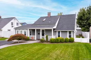 17 Trapper Ln, Levittown, NY 11756 - Photo 2