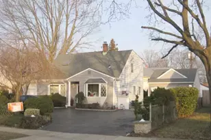 9 Academy Ln, Levittown, NY 11756 - Photo 2