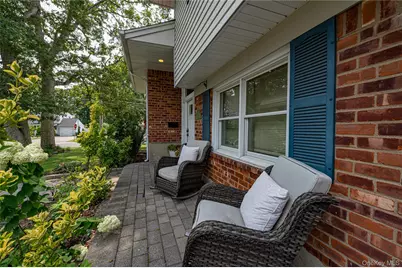9 Carole Lane, East Islip, NY 11730 - Photo 4