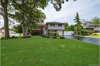 9 Carole Lane, East Islip, NY 11730 - Photo 2