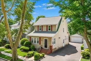 139 N 11th St, New Hyde Park, NY 11040 - Photo 2