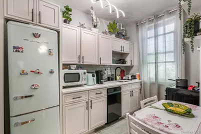 21-05 33rd Street #1F, Astoria, NY 11105 - Photo 4