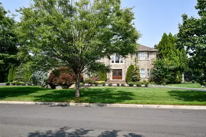 5 Home Court, Huntington, NY 11743 - Photo 2