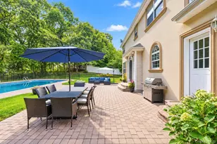 5 Sky View Ct, Hauppauge, NY 11788 - Photo 12