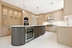 4 Corin Ct, Syosset, NY 11791 - Photo 14