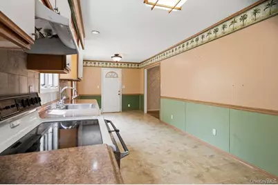 271 Wilson Boulevard, Islip, NY 11751 - Photo 12